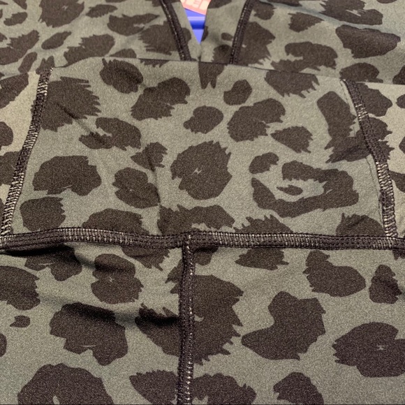 NWT High Waist Leopard Print Leggings w/ Pocket - Picture 2 of 8